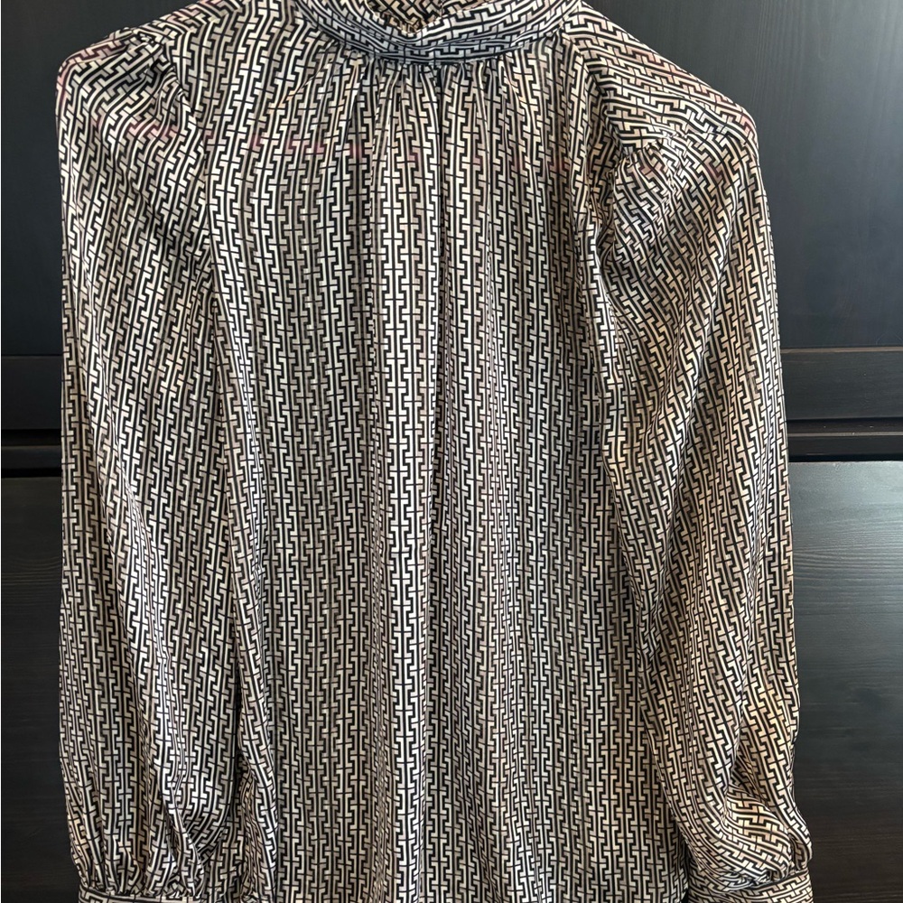 Patterned Black and White Women's blouse